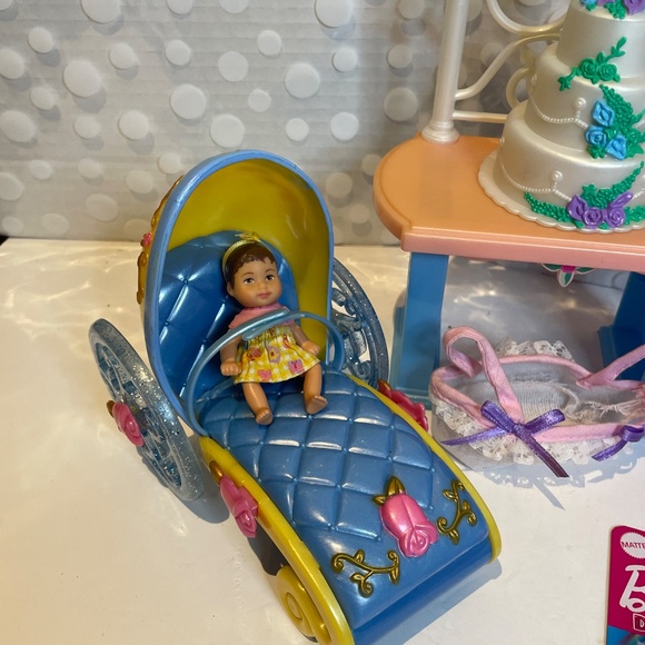 Barbie 👸Sleeping Beauty & 🤴Royal Ken with Princess & the Pauper Playset - Picture 6 of 16